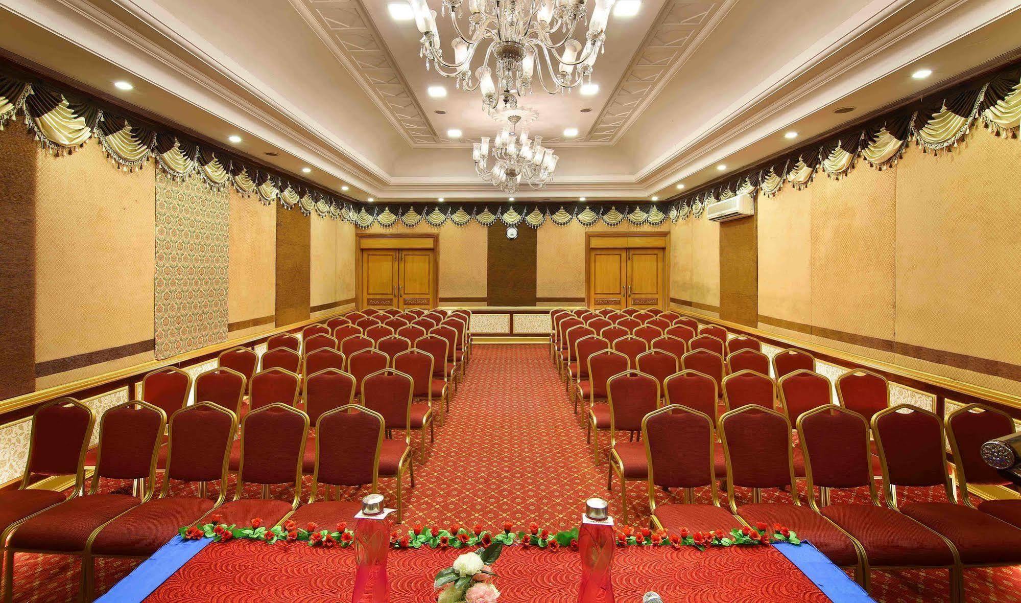Royal Court Hotel Maduráj Kültér fotó
