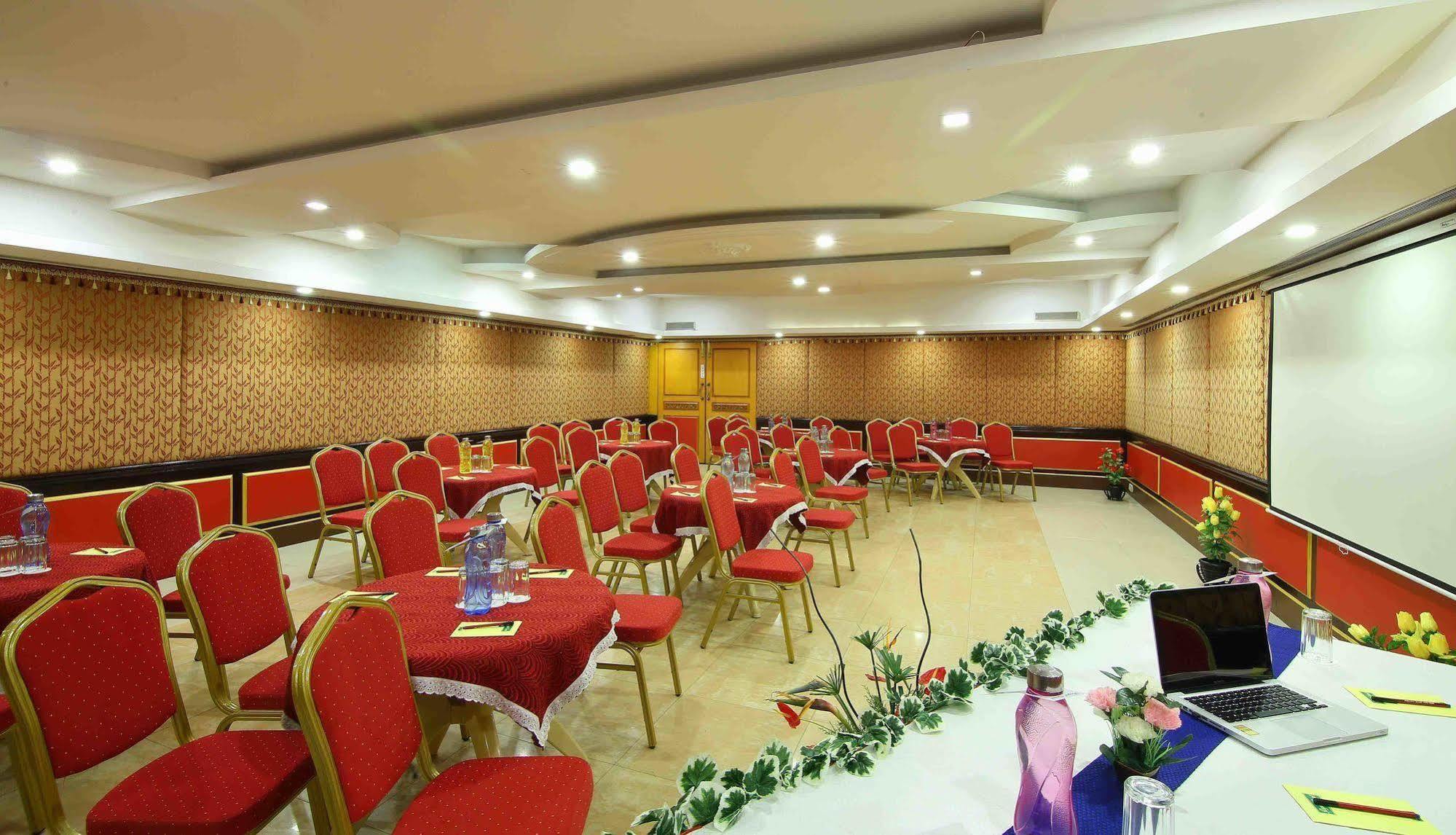 Royal Court Hotel Maduráj Kültér fotó