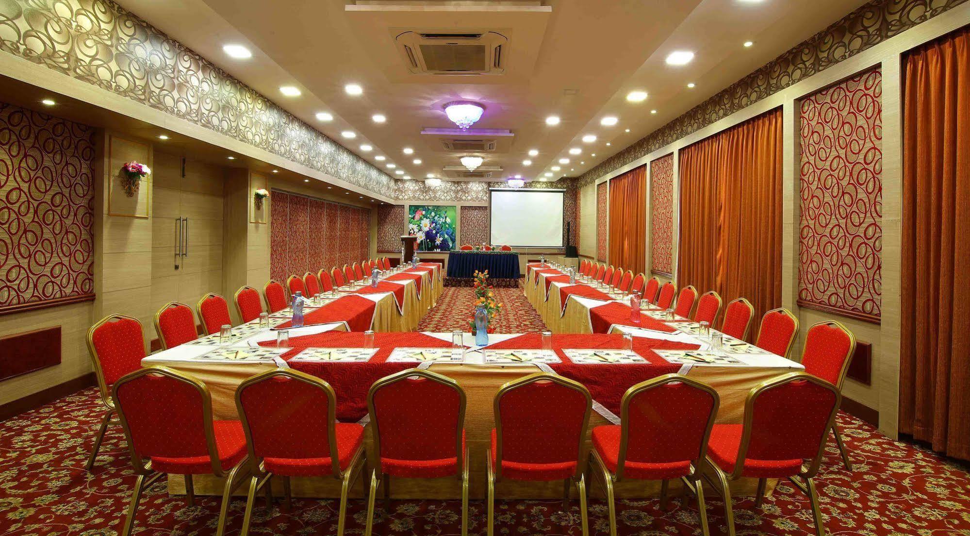 Royal Court Hotel Maduráj Kültér fotó