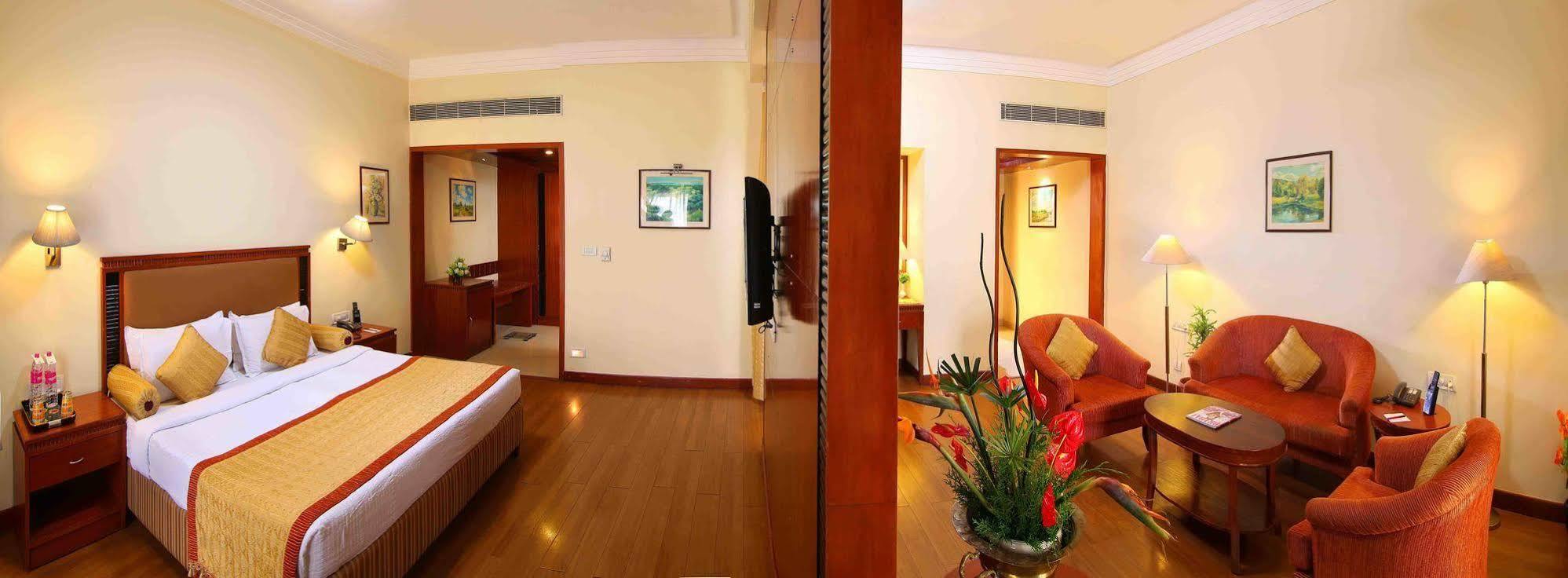 Royal Court Hotel Maduráj Kültér fotó