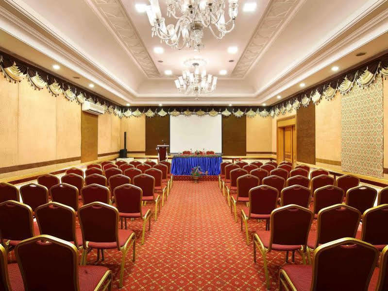 Royal Court Hotel Maduráj Kültér fotó