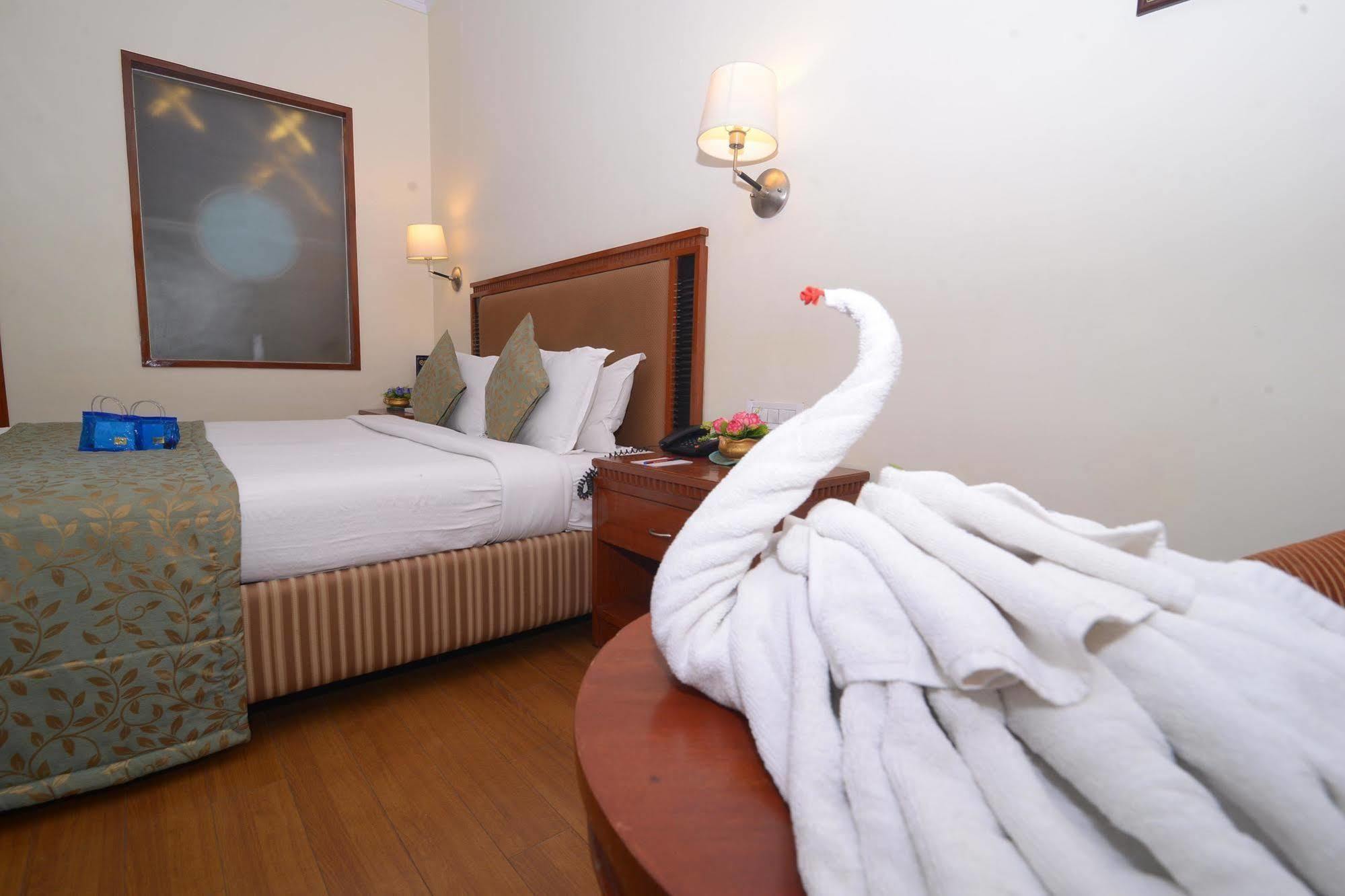 Royal Court Hotel Maduráj Kültér fotó
