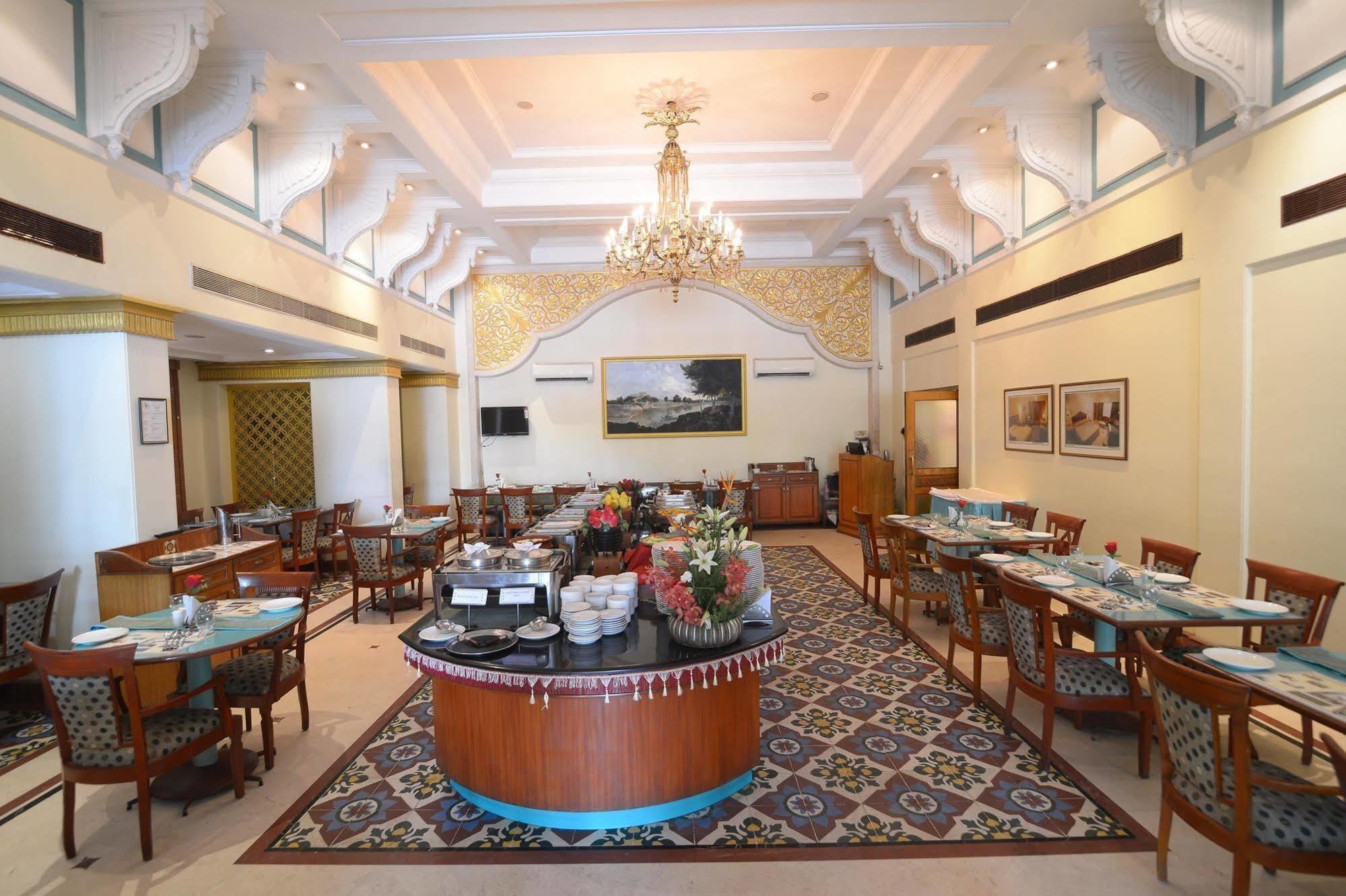 Royal Court Hotel Maduráj Kültér fotó