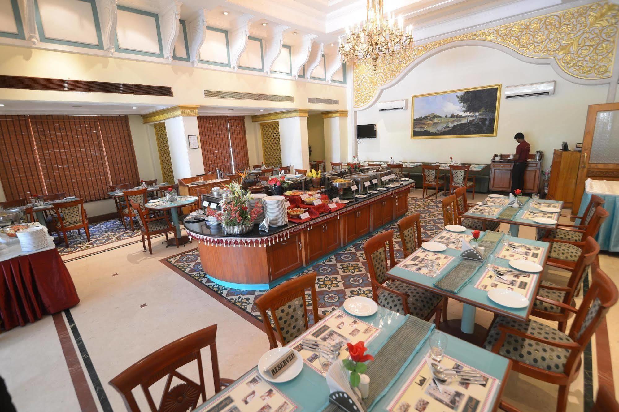 Royal Court Hotel Maduráj Kültér fotó