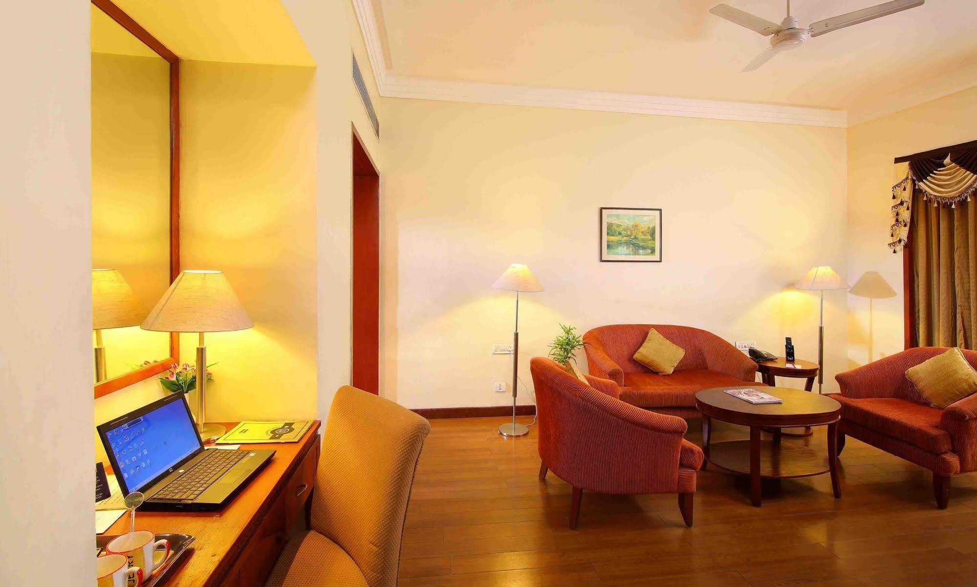 Royal Court Hotel Maduráj Kültér fotó
